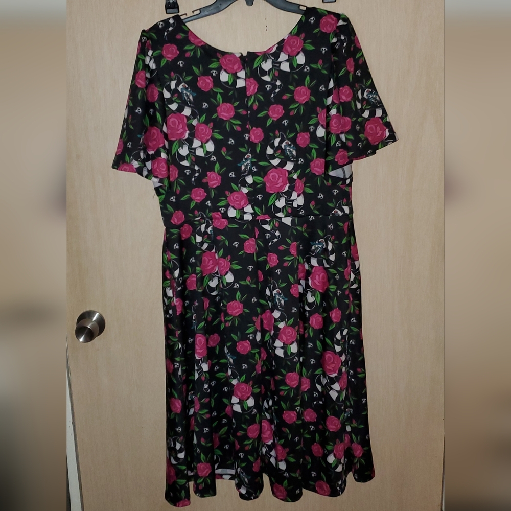 Vixen By Micheline Pitt - BEETLEJUICE™ Sandworm & Roses Swing Dress Size 2XL EUC - Picture 3 of 5